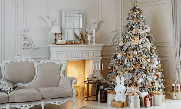 Un sapin blanc paré d'or
