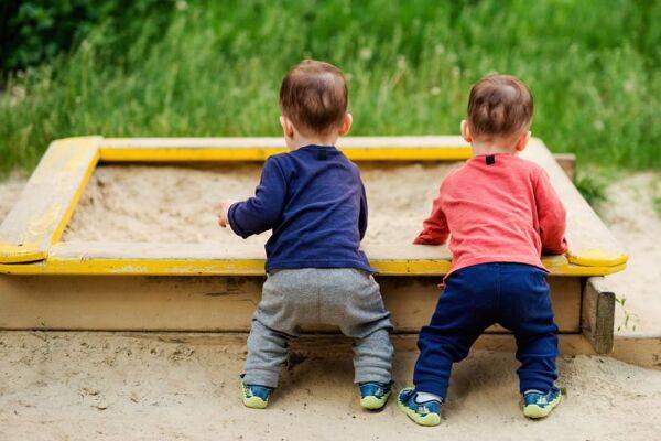 Choisir des jeux d'extérieur pour les bébés dès 1 an