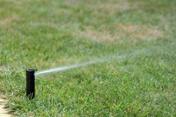 Comment mettre en place un arrosage automatique pour sa pelouse ?