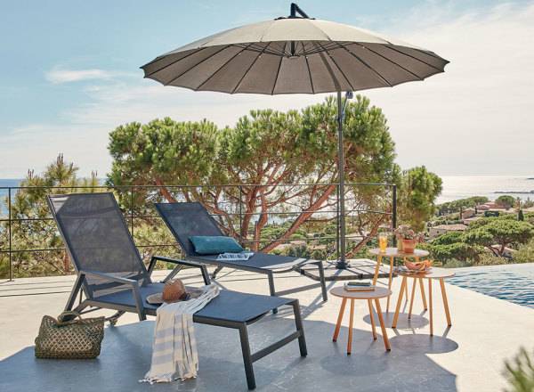 # Comment bien associer fauteuils, tables ou canapés au jardin ? © STUDIO EVO
