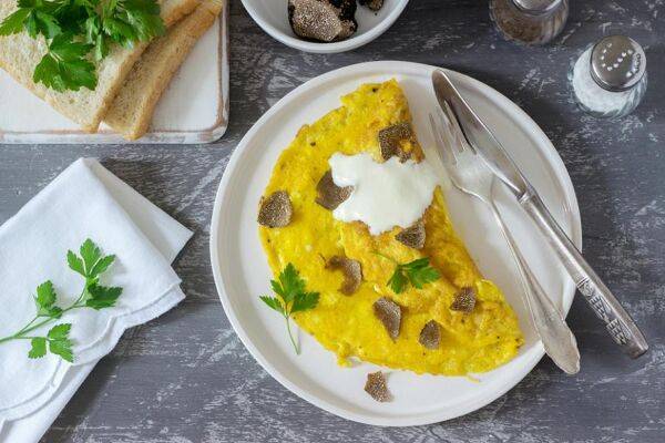 Omelette aux truffes et chrysanthèmes