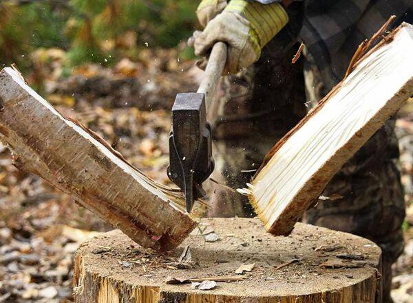 Quels outils choisir pour fendre du bois ?