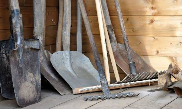 Quel entretien pour les outils de jardin ? - © petrle - stock.adobe.com