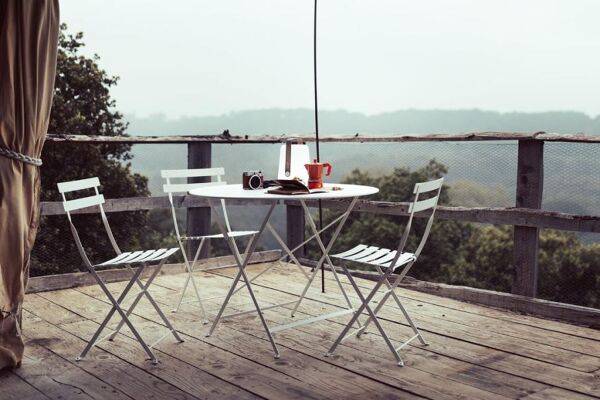 Quel salon de jardin Fermob pour un balcon étroit ?