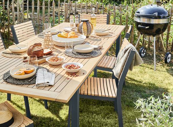 # Table Praline, chaises Noisette chez ECLOZ - © Studio EVO