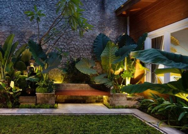 # Un bon éclairage extérieur met en valeur votre jardin et y facilite la vie au quotidien - © Odua Images - stock.adobe.com