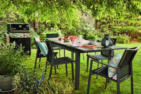 Comment bien nettoyer son salon de jardin en métal ? ©Studio EVO