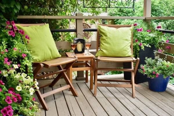 # Comment faire l'entretien de ses chaises de jardin en bois ? © Kristin - stock.adobe.com