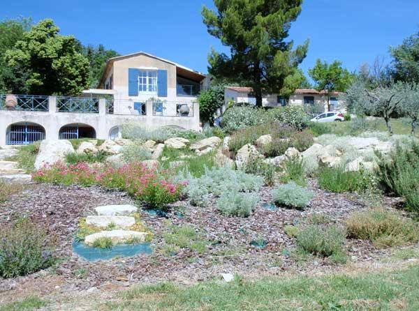 Un jardin rustique en Provence