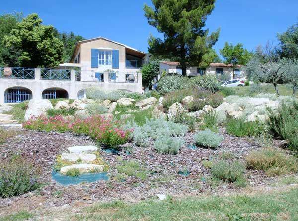 Un jardin rustique en Provence