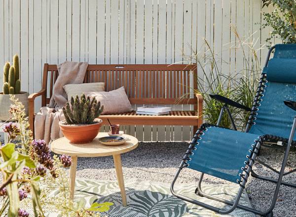 # Comment bien entretenir son banc de jardin en bois ? - © Studio EVO
