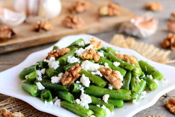 Salade d'haricots verts, chèvre et noix