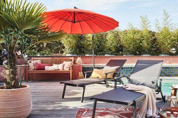 Comment faire pour remplacer la toile d'un parasol déporté ?
