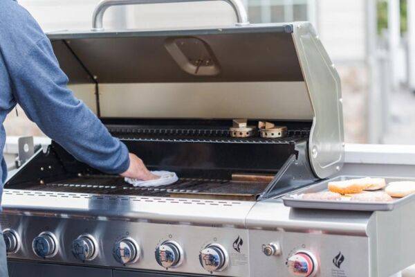 Comment bien nettoyer son barbecue Weber ?