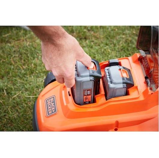 Tondeuse 33 cm 18V de 25 à 65 mm de hauteur, fonction mulching, sac collecteur 35 L - BLACK+DECKER - avec 2 batteries 18v 4Ah et chargeur - BCMW33184L - Image 8