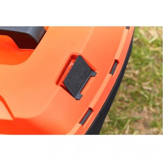 Tondeuse 33 cm 18V de 25 à 65 mm de hauteur, fonction mulching, sac collecteur 35 L - BLACK+DECKER - avec 2 batteries 18v 4Ah et chargeur - BCMW33184L - Image 9