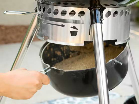 Weber - Barbecue charbon Master-Touch GBS 57 cm E-5750 Noir + Housse + Kit ustensiles Premium 2 pièces – Weber - Image 6