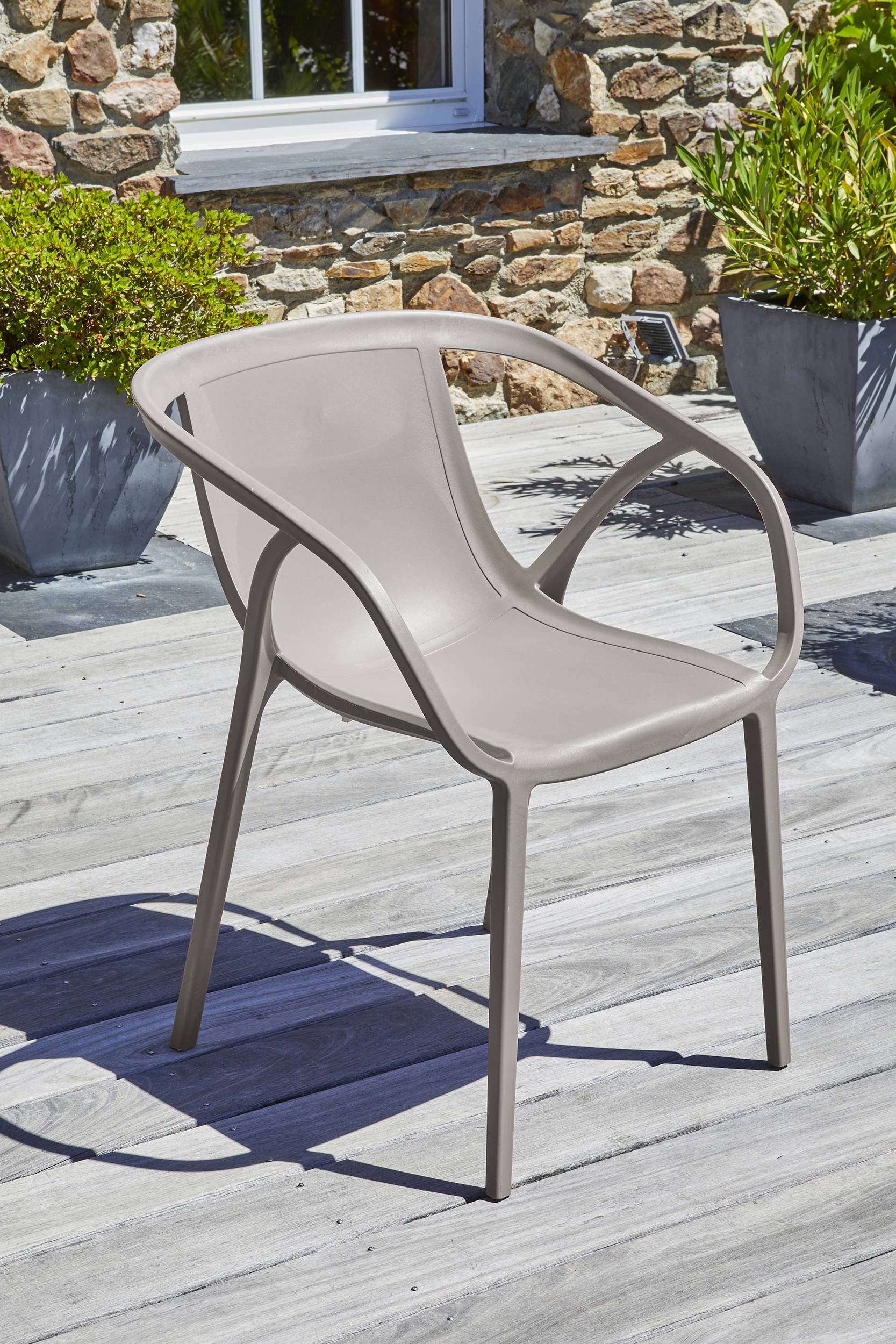 Fauteuil de jardin empilable en Polypropylène renforcé - Taupe - HOP - Image 1