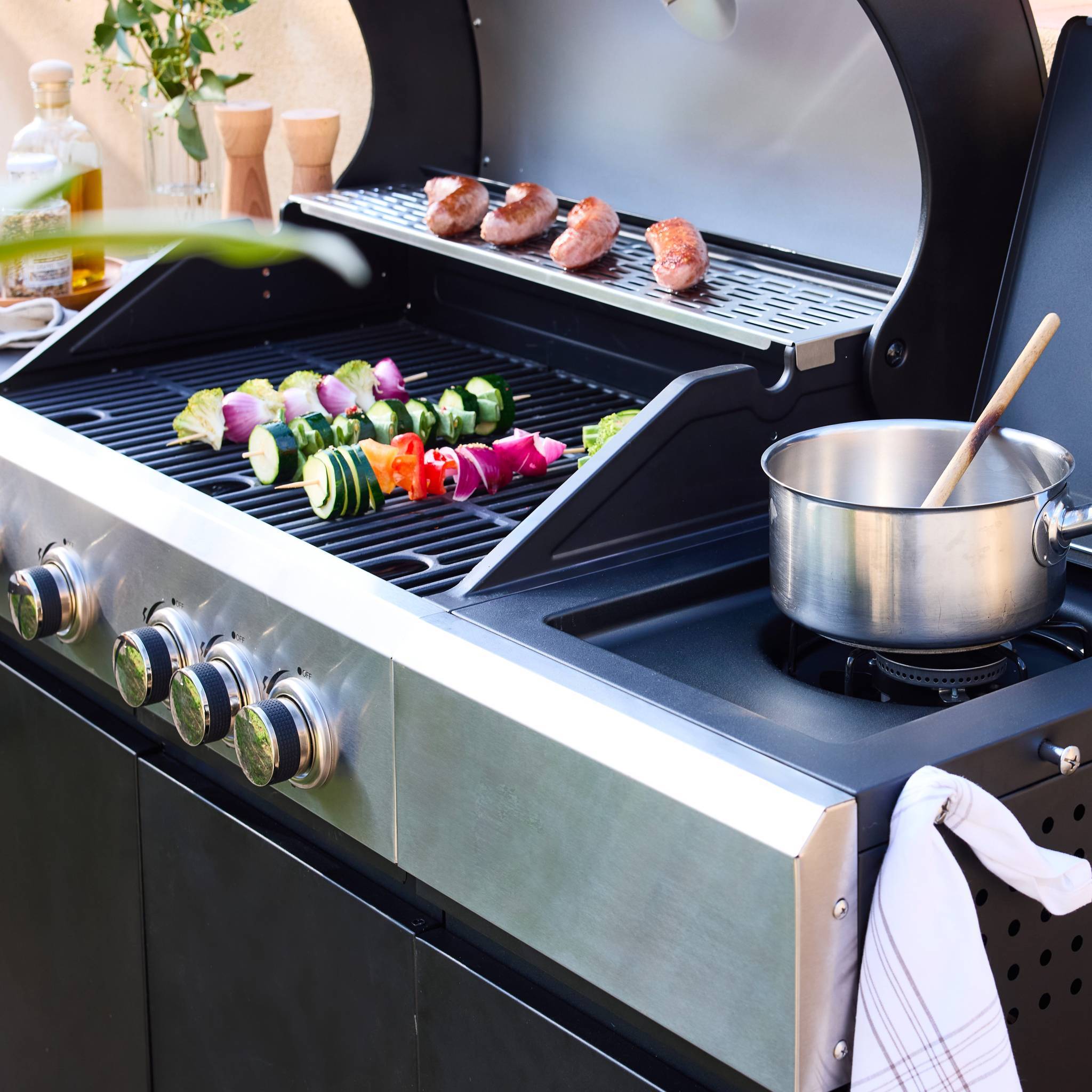 sweeek - Barbecue gaz 4 brûleurs + 1 feu latéral MAXIM noir. Acier. thermomètre intégré. récupérateur de graisse. grille de chauffe. L 145.5 x P 61.5 | sweeek - Image 6