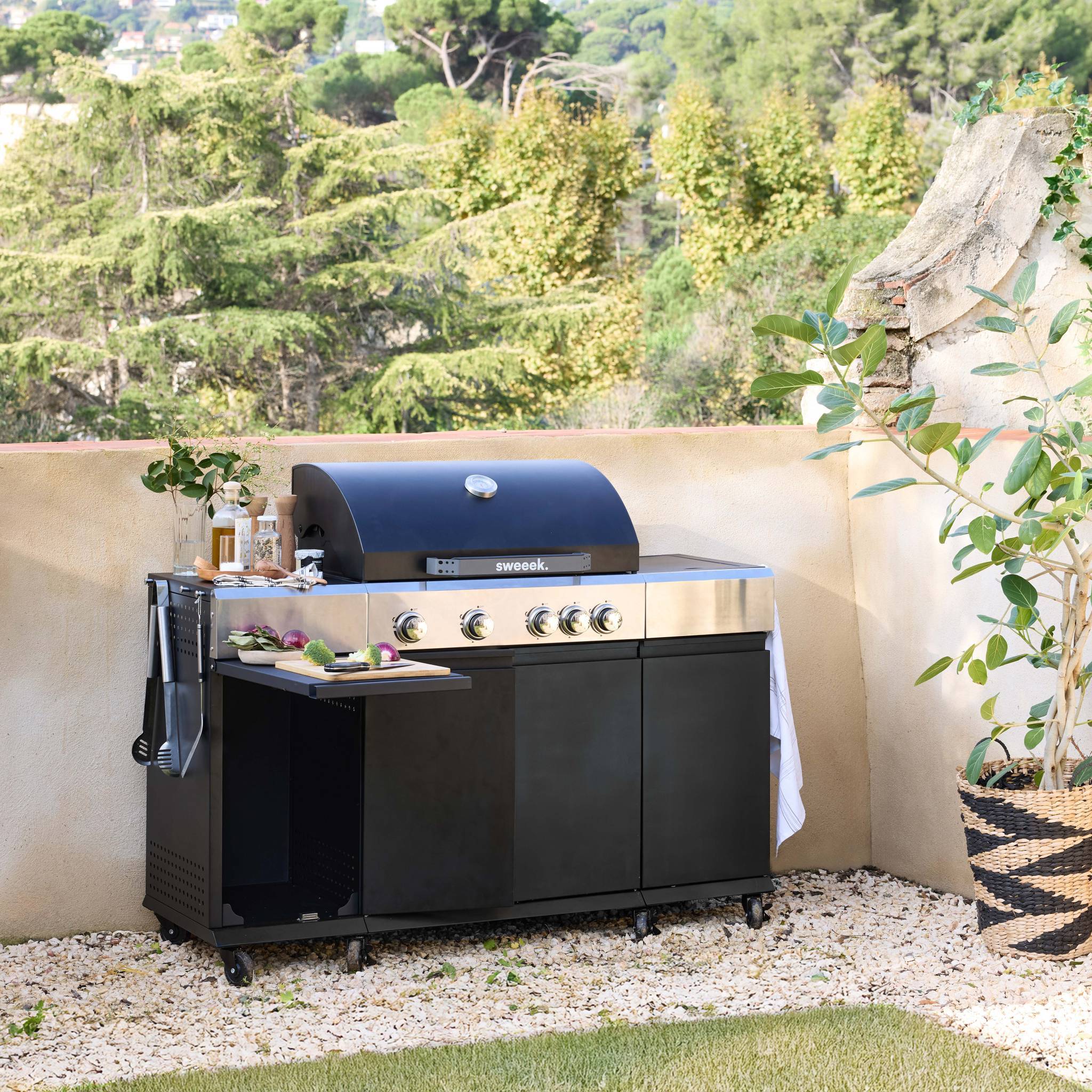 sweeek - Barbecue gaz 4 brûleurs + 1 feu latéral MAXIM noir. Acier. thermomètre intégré. récupérateur de graisse. grille de chauffe. L 145.5 x P 61.5 | sweeek - Image 4