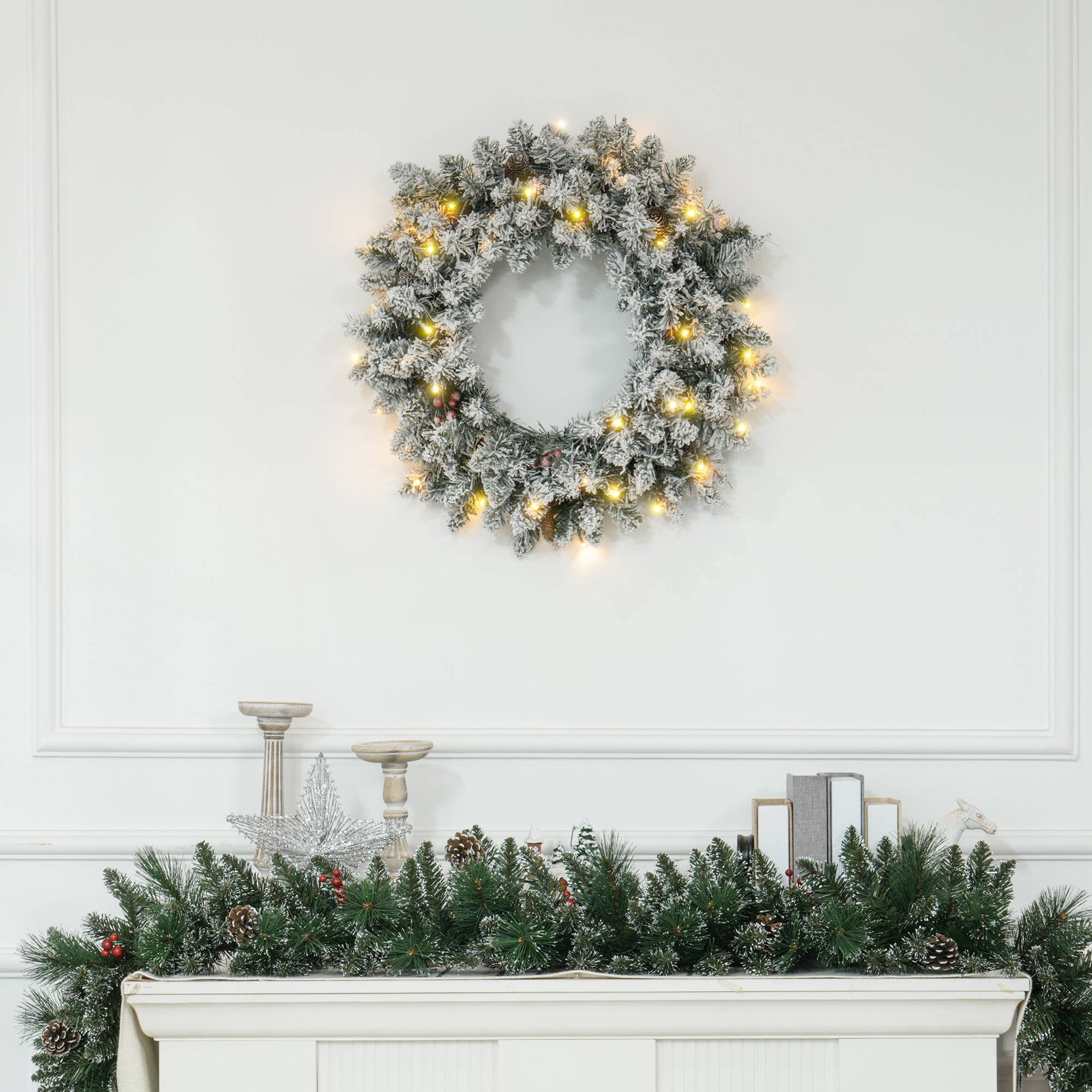 ComfortXL - Couronne de Noël artificielle lumineuse en plastique vert Ø 60 cm pour porte avec 50 LED blanc chaud et minuterie - Image 1