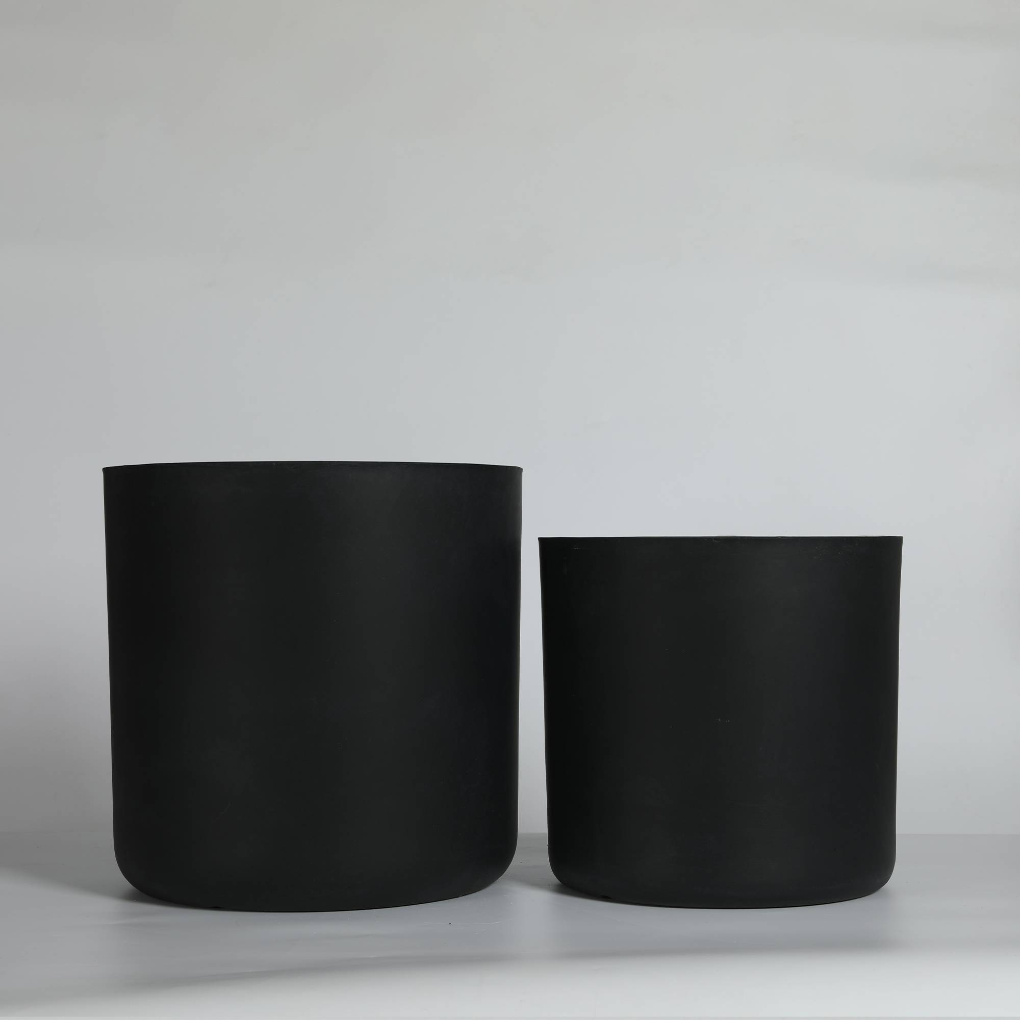 Lot de 2 Pots de Fleurs Ronds Magnésie Intérieur Extérieur avec Drainage Noir - ComfortXL Outdoor Living - Image 7