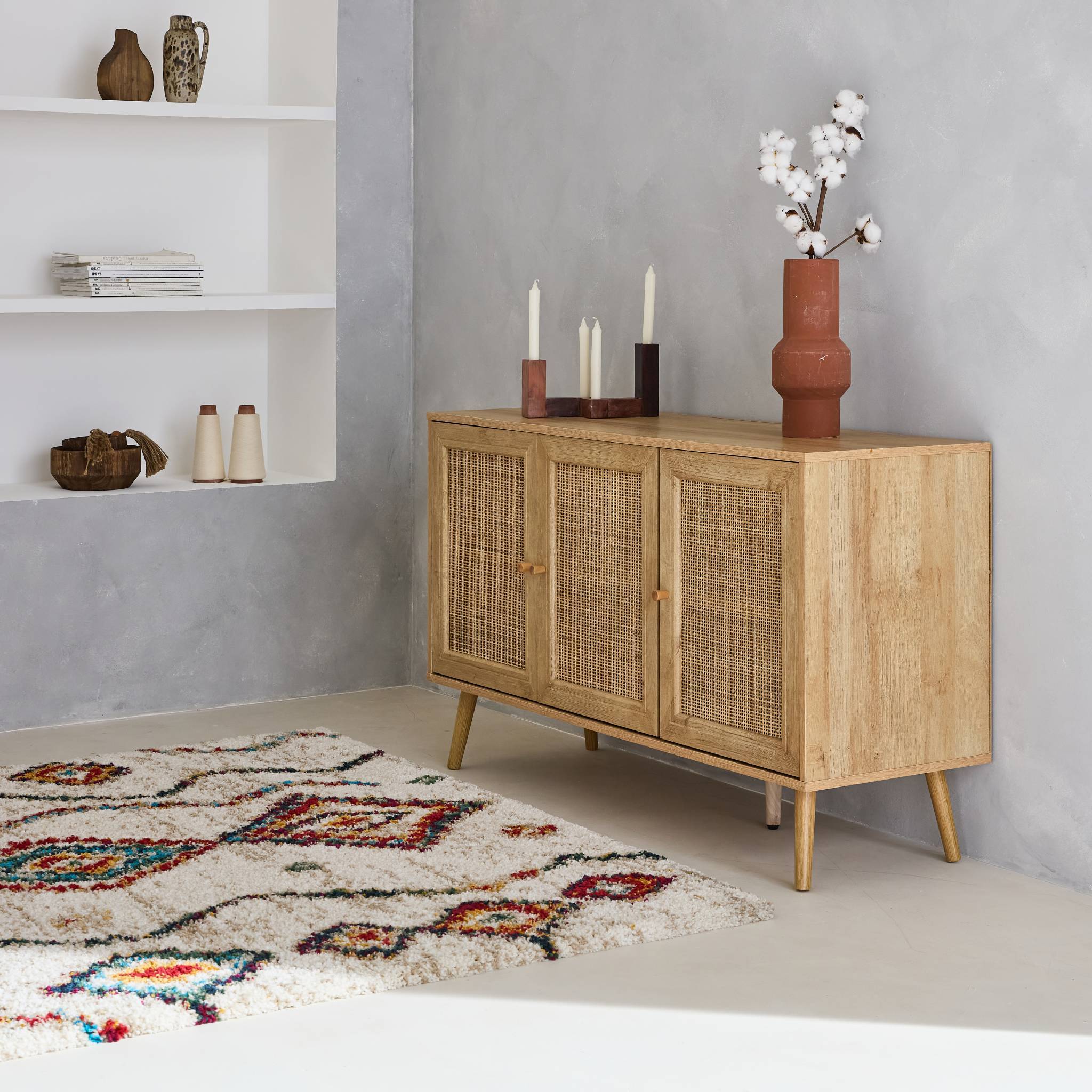 Buffet de rangement en cannage 120x39x70cm  - Bohème - 2 niveaux. 3 portes. pieds scandinaves. buffet bas | sweeek - Image 3