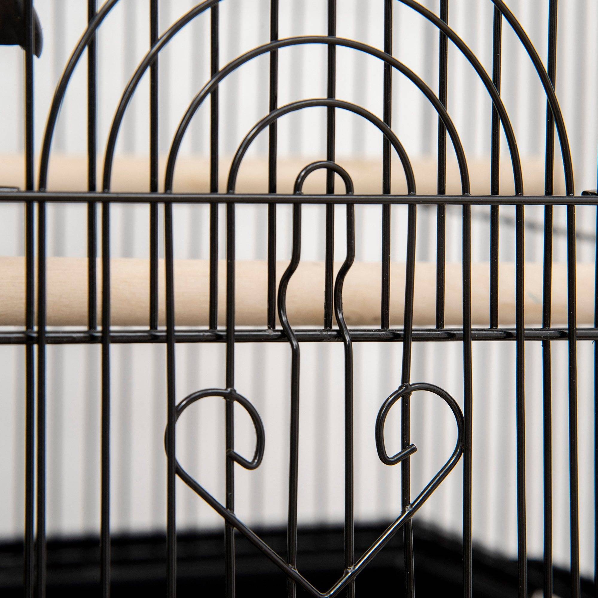 Pawhut - Cage à oiseaux design maison perchoirs mangeoires balançoire 3 portes plateau excrément amovible + poignée transport métal noir - Image 9