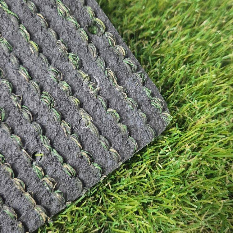 Gazon Synthétique GREEN LUX 30mm - 4Mx8M soit 32m2 - BBE - Image 5