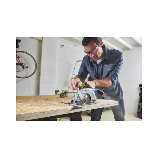 Ryobi - Scie circulaire RYOBI 18V One+ - Batterie 4.0Ah - Chargeur rapide RC18120-140 - Sac de transport R18CS-L40S - Image 4
