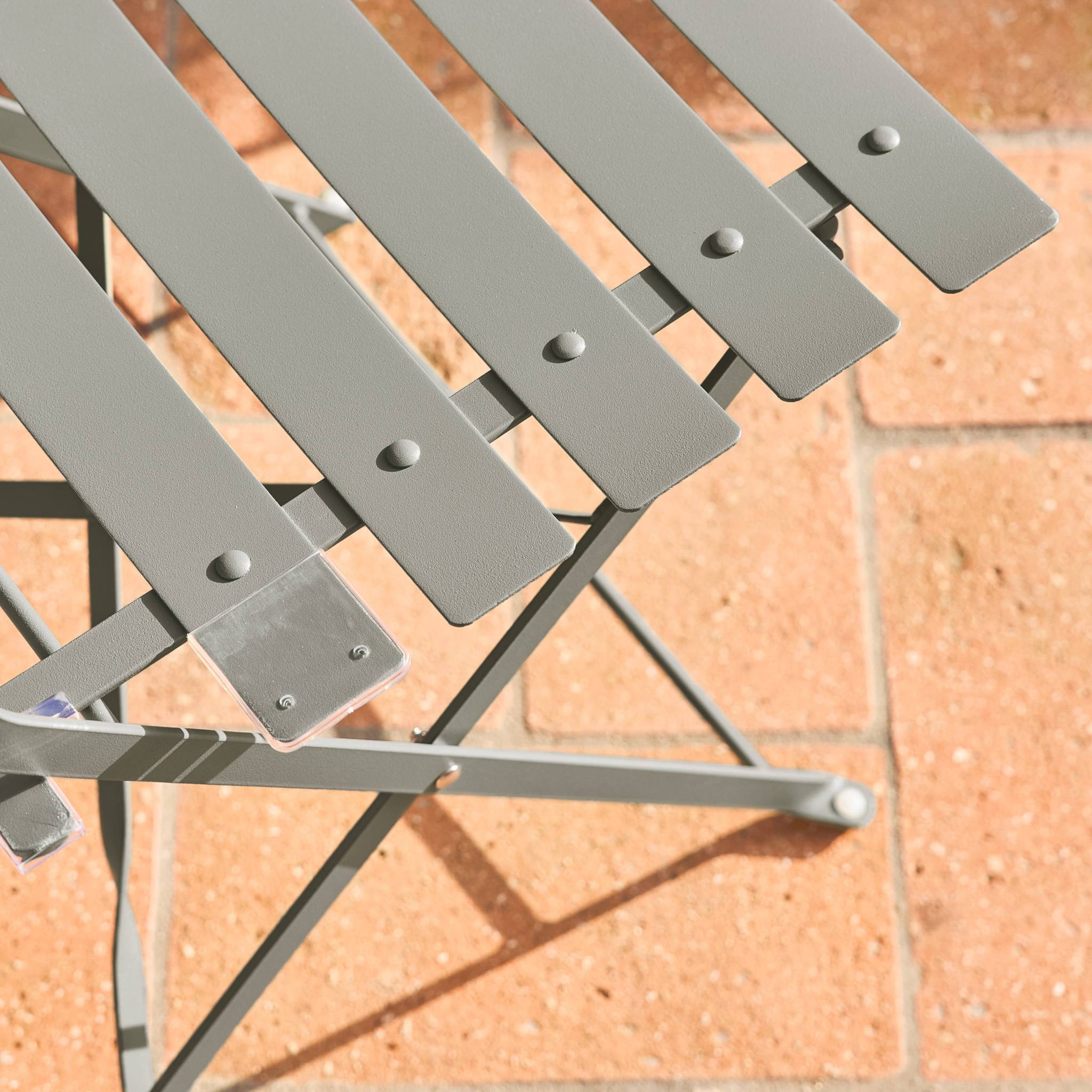 sweeek - Table de jardin bistrot pliante métal + 2 assises kaki Ø60 x 70cm. acier thermolaqué | sweeek - Image 5