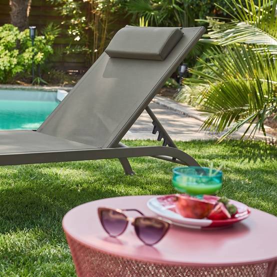 sweeek - Lot de 2 bains de soleil acier kaki multi positions avec coussin et roulettes - Ona | sweeek - Image 3