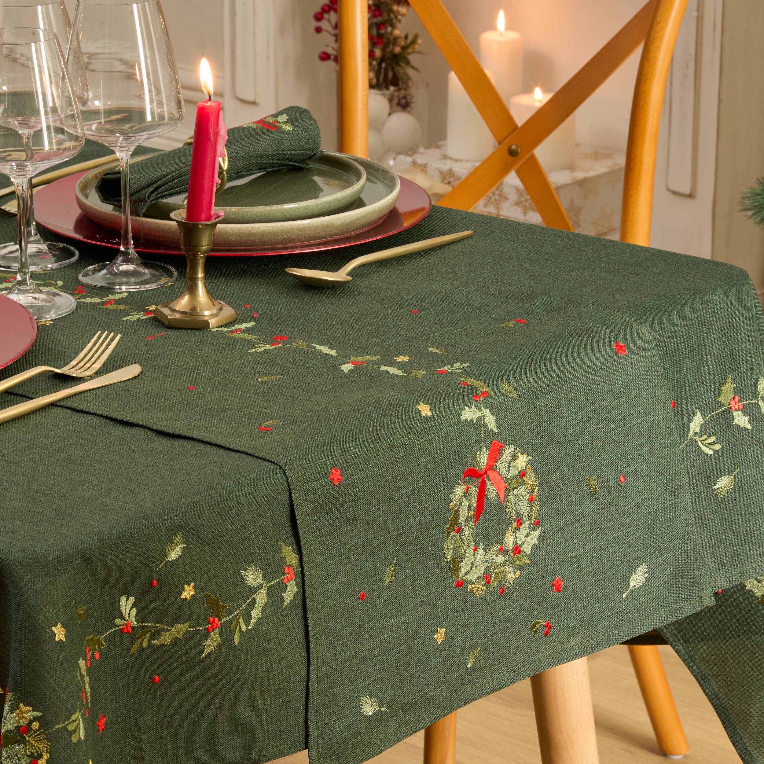 Atmosphera - Chemin de table Elma vert 40 x 172 cm - Atmosphera Créateur d'intérieur - Image 1