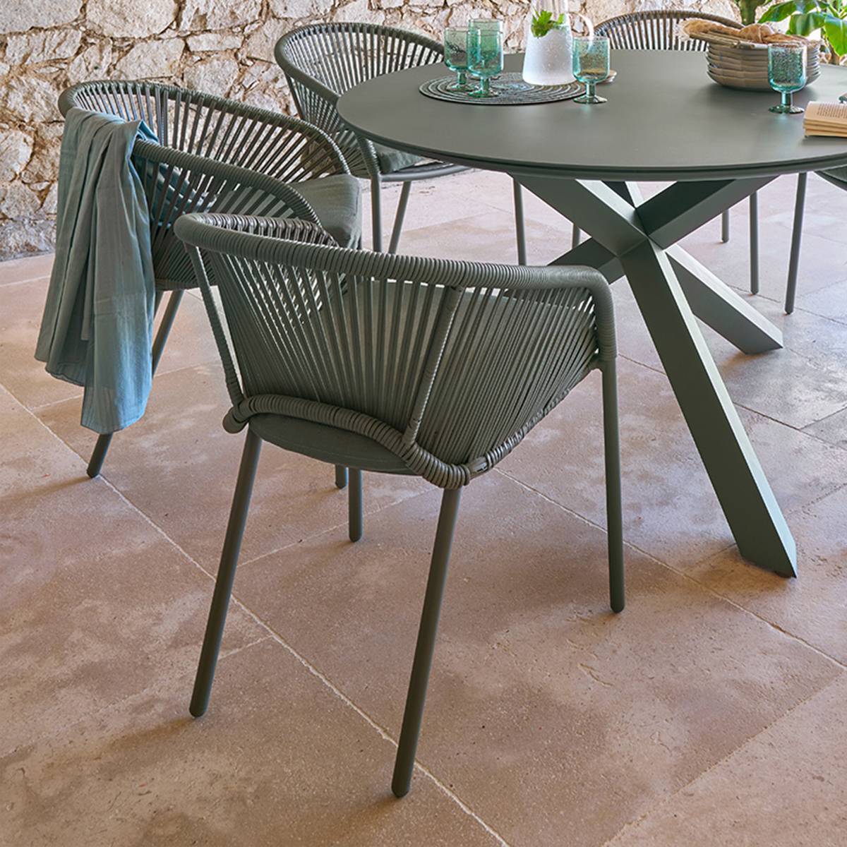 Hesperide - Fauteuil de jardin Oryon empilable vert laurier Hespéride - Image 1