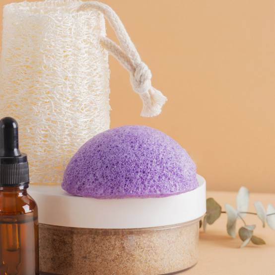 Sun&Sia - Éponge Konjac 100% Naturelle à la Lavande, Nettoie en Profondeur et en Douceur, Soin du Visage Naturel, Tous Types de Peau - Image 1