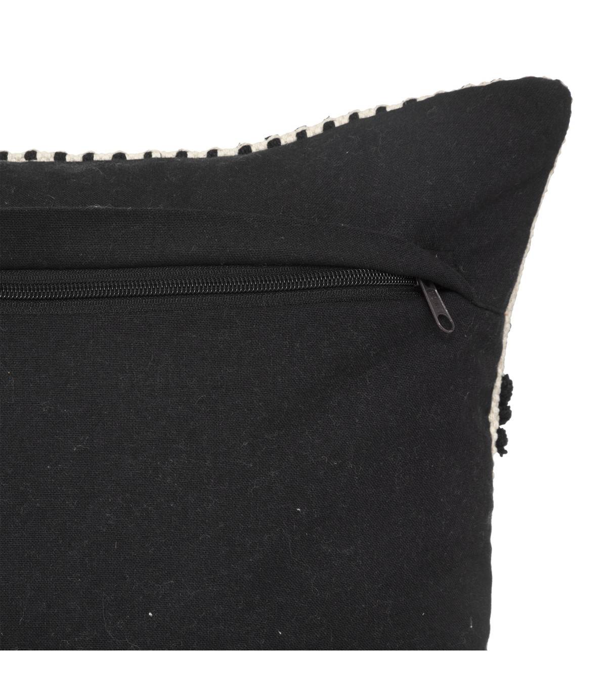 Coussin déhoussable en Coton Noir et Blanc  motif en relief 38 x 58 cm - Image 3