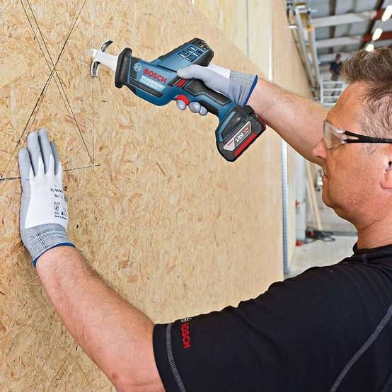 Bosch - Scie sabre BOSCH GSA 18 V-Li C - Avec 2 batteries 5.0 Ah, chargeur, coffret + 3 lames de scie - 06016A5002 - Image 4