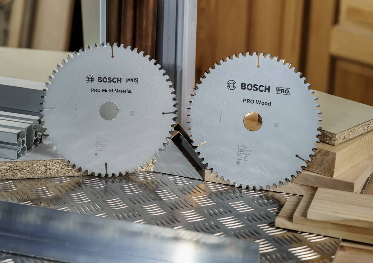 Lot de 2 lames de scie circulaire PRO pour bois et matériaux multiples 216 mm - BOSCH - 2608644734 - Image 2