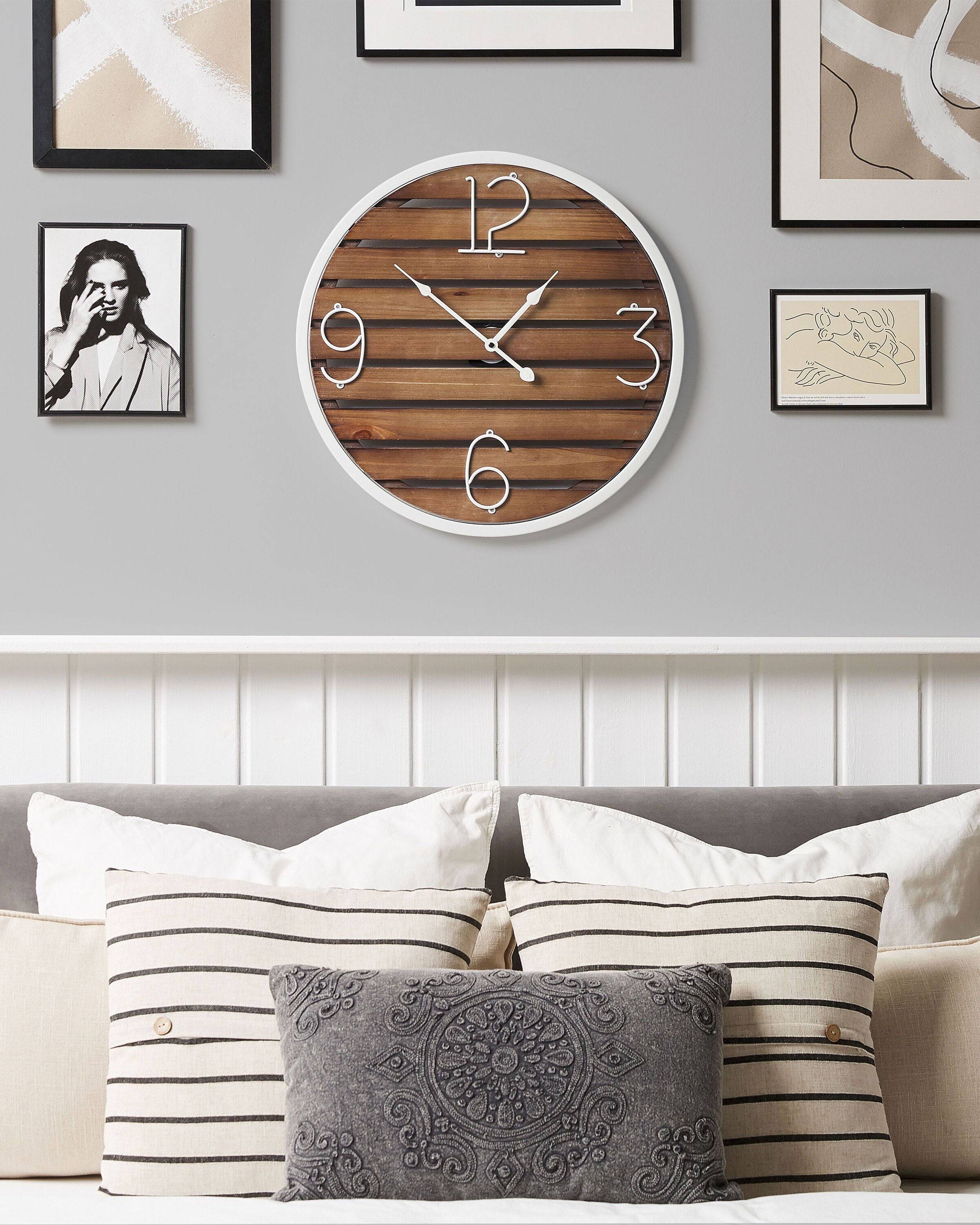 Beliani - Horloge murale Bois de sapin Marron foncé ARRIAGA - 50x2x50- Beliani - Image 1