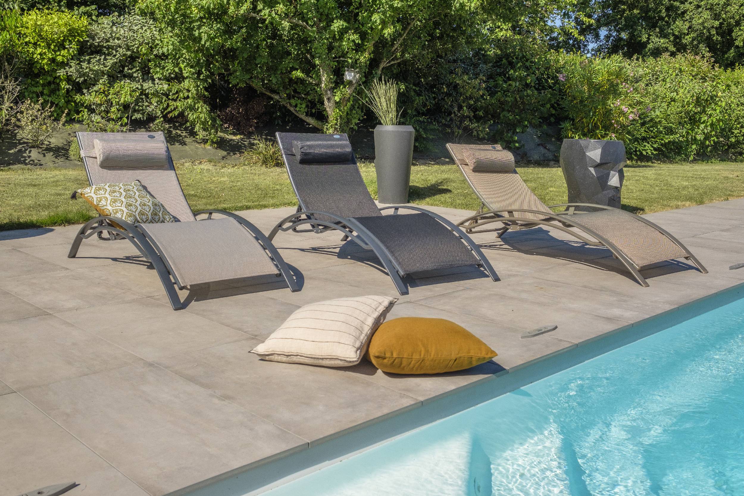 Dcb Garden - Lot de 2 bains de soleil en aluminium et toile plastifiéee - Gris clair - CL76 - Image 2