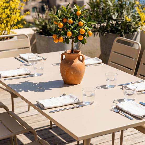 Oviala - Ensemble table de jardin et 8 chaises en métal ivoire Palavas - Oviala - Image 4