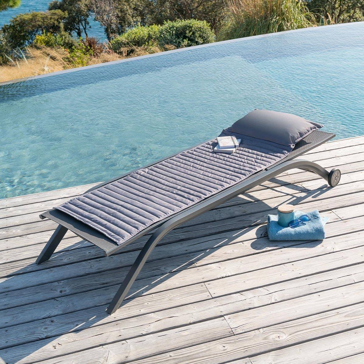 Hesperide - Coussin de transat enroulable "Adiya" ardoise 180x60cm en polyester Hespéride - Image 6
