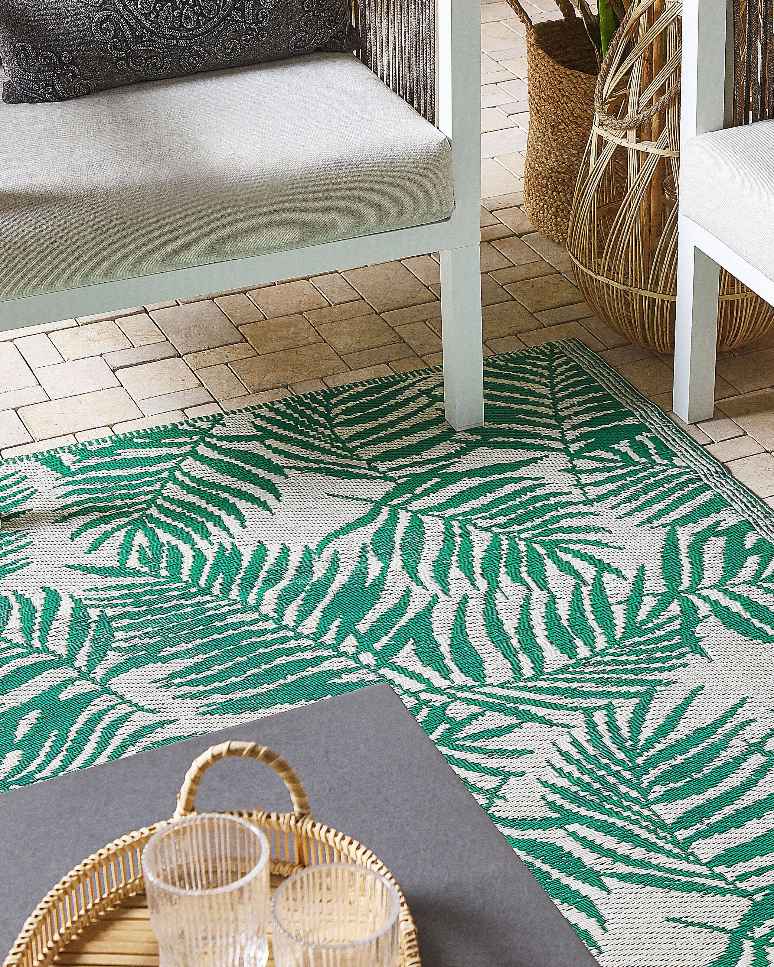 Beliani - Tapis d'Extérieur Vert Emeraude et Blanc en Polypropylène 120 x 180 cm Motif Feuilles de Palmier pour Terrasse au Style Moderne - Image 1