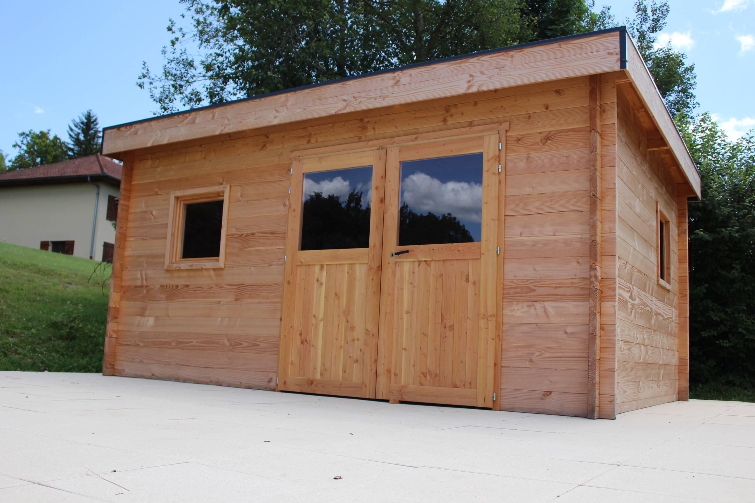 Studio de jardin NANTUA 20m² - Bois Douglas épaisseur 55mm - Porte & fenêtres bois - Toiture Bacacier avec voliges ss toiture - MON CHALET DE JARDIN - Image 2