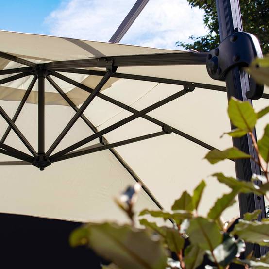 Oviala - Parasol déporté inclinable et rotatif 4x3m en aluminium écru Caserta - Oviala - Image 5