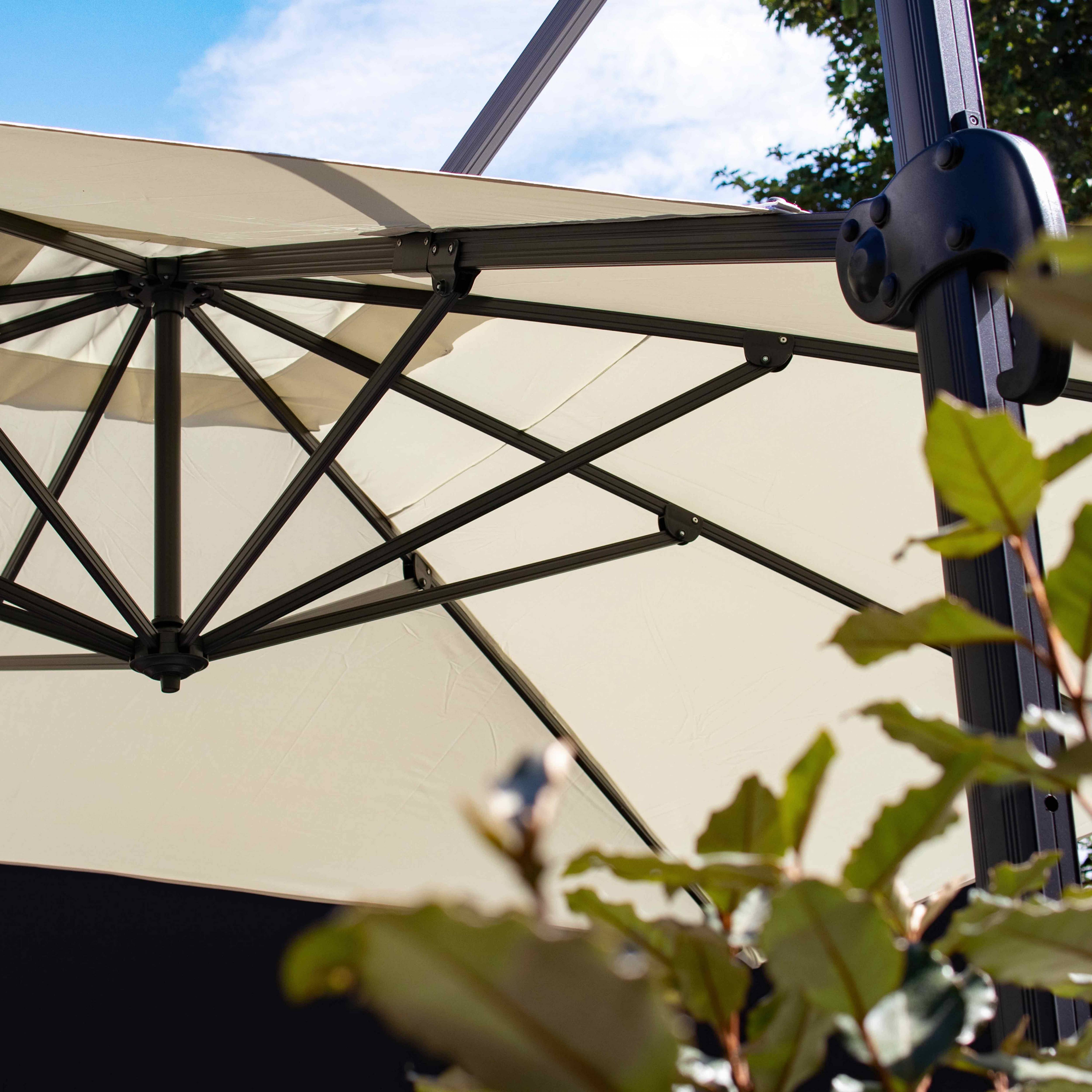 Oviala - Parasol déporté inclinable et rotatif 4x3m en aluminium écru Caserta - Oviala - Image 5