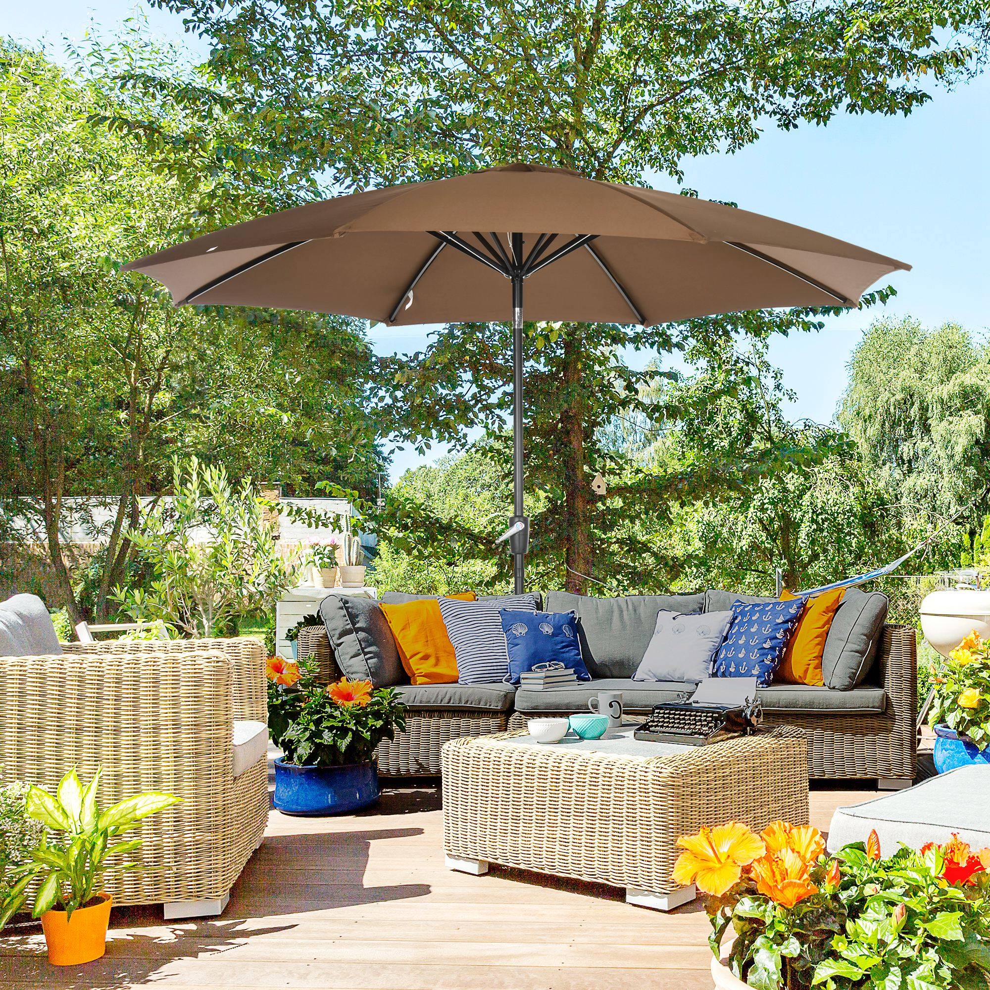 Parasol de jardin à manivelle et toit inclinable pour terrasse ou patio extérieur Ø300x252 cm Marron - Image 4
