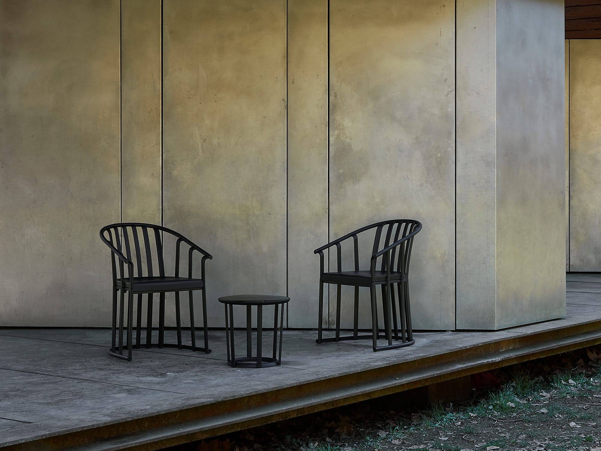 Set 2+1 fauteuils-table intérieur, extérieur noir RAFF Resol - Image 6