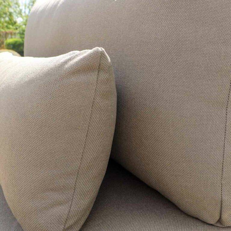 Wilsa Garden - Salon de jardin en teck massif 4 à 6 places avec coussins taupe – Modèle Touquet – Wilsa Garden - Image 5
