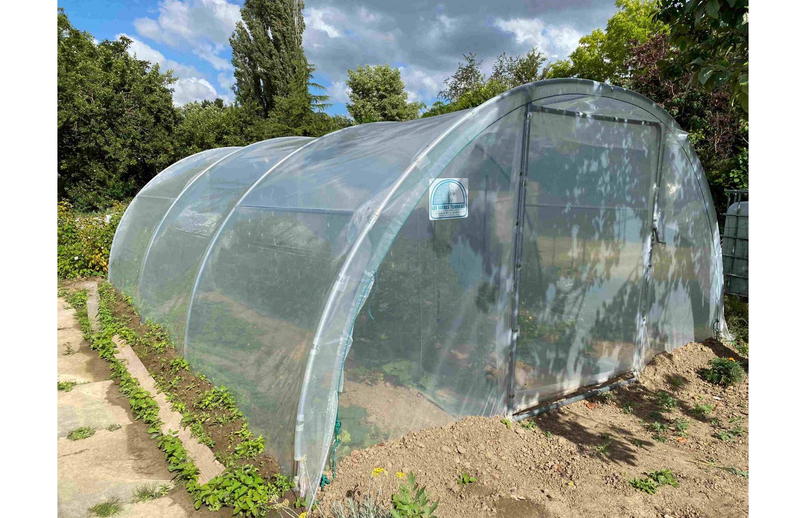 Serre tunnel de jardin - 32m² - 4 x 8 m - Abri Légumes - pieds arrondis - polyéthylène haute densité - 2 portes pivotantes - LES SERRES TONNEAU - Image 1